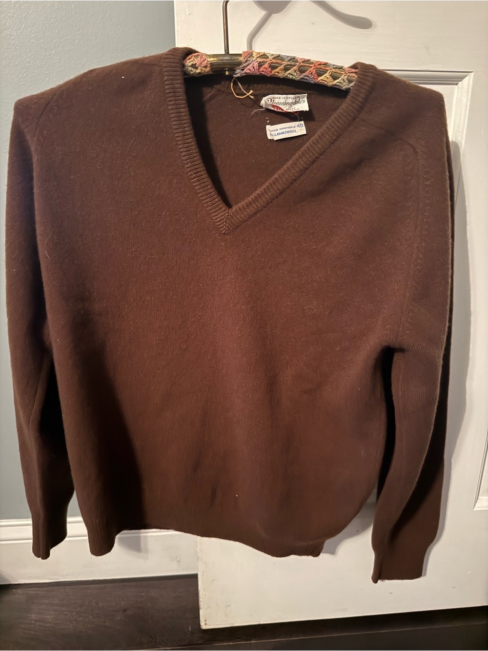 Bloomingdale's Alan Paine men’s lambs wool Chocolate Brown V-Neck Sweater